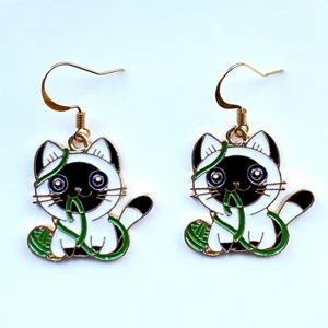 Kattörhängen 😻 - Nickelfria krokar och fri frakt ❤️