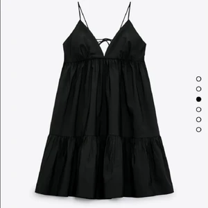 Söker denna klänningen  - SÖKER!!! Denna klänningen från zara i st xs skriv om ni säljer💕