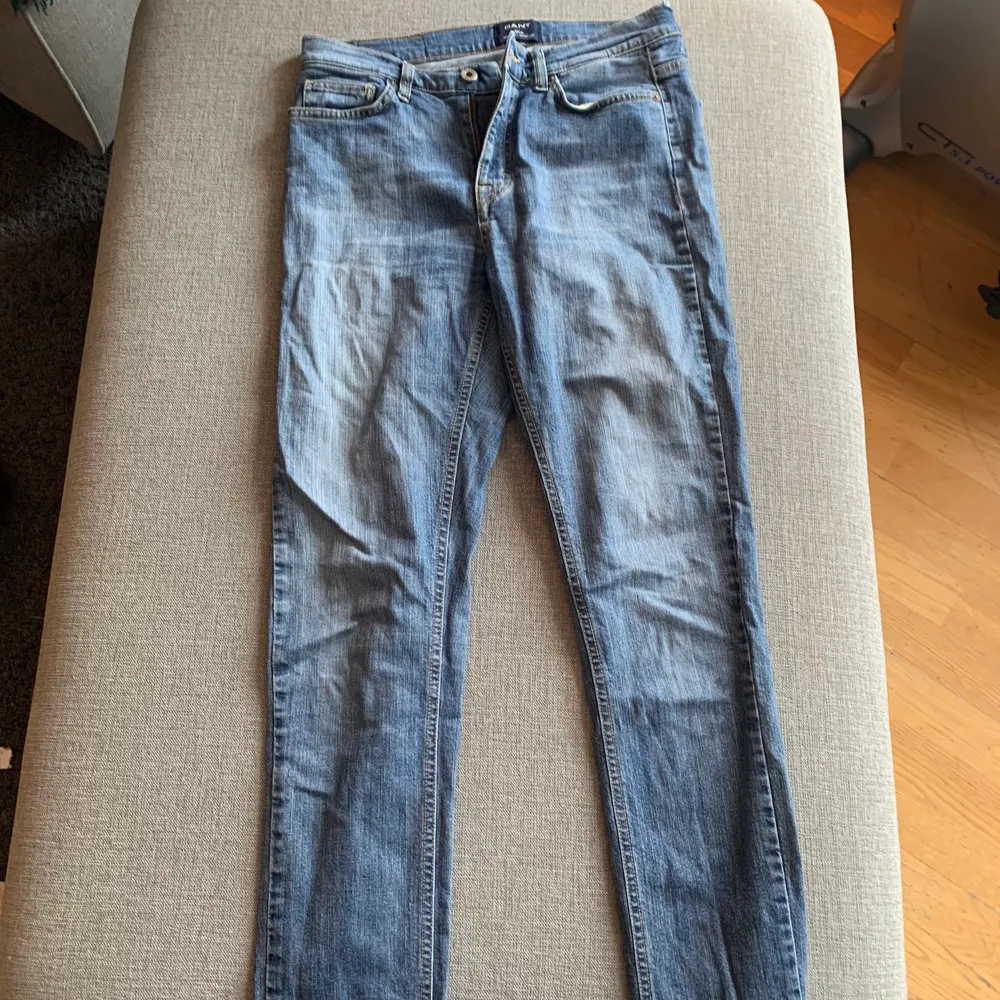  Jeans GANT två såna hållare för skärpet är borta men inga hål i själva jeansen high waist, skinny leg W28 L32 . Jeans & Byxor.