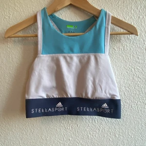 Adidas Stella Sport topp, storlek M - Sport top från Adidas x Stella McCartney, mycket gott skick, storlek M. 