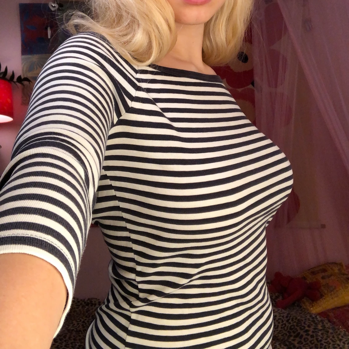 Svart vit randig offshoulder topp