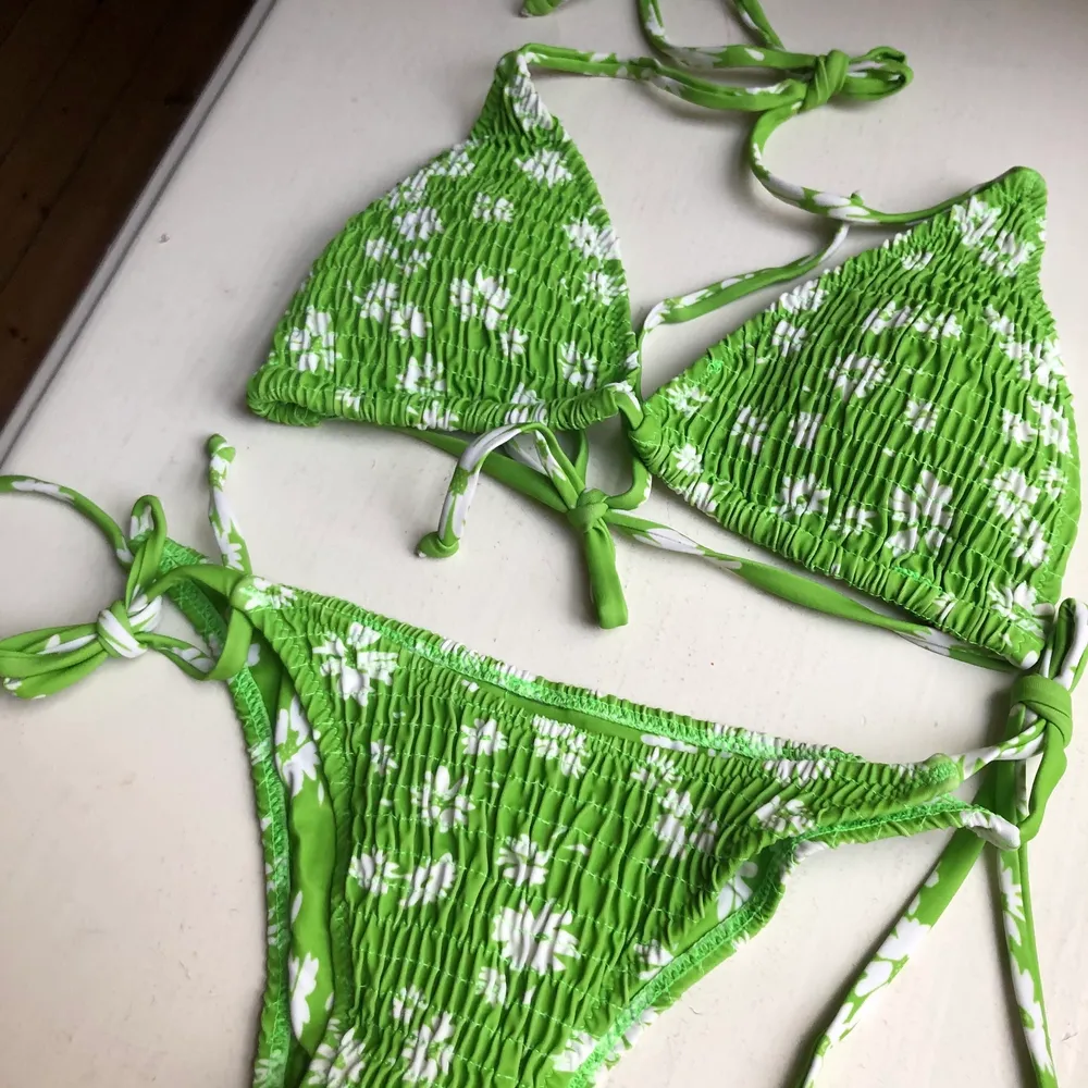 Köpte flera bikinis från BG Berlin girls (handsydda och mina drömbikinis), men ingen passa:( så säljer allihoppa!❤️ Nederdel S/36 och skulle uppskatta kupan till B! Varje sätt kostade 300kr på rean och 550kr vanligt! Den är ny med trosskydd kvar💋. Toppar.