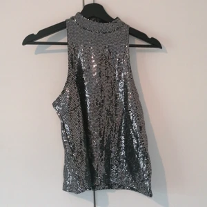 Glittrig silver topp🤍 - 🌺Toppen är aldrig använd