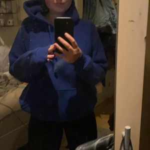 Hoodie blå - Blå oversize hoodie från bikbok! Storlek L💙