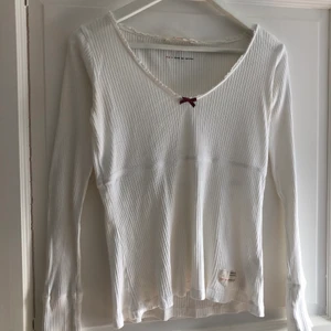 Odd Molly Topp - Odd Molly topp. I storlek 2, passar en XS-M. Knappt använd, i väldigt fint skick. Säljes pga kommer ej till användning ⭐️🤍