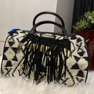 Disigual - Ja säljer den här fina väskan som ja inte har använt och är helt ny 