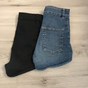 blå och svarta shorts från h&m. Väl använda men i bra skick, köp ett par för 40 kr eller båda för 70kr💕 köparen står för frakt