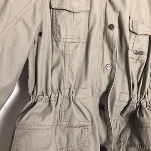  Grön Dobber Vårjacka - En helt oanvänd Dobber jacka. Köpt för ca 1000kr skriv för fler bilder