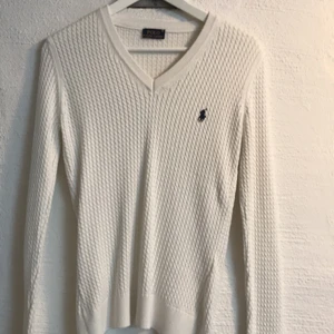 Stickad tröja  - Jättefin, använd 2-3 gånger! 🥰