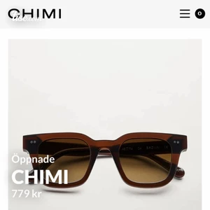 CHIMI  - Solglasögon från CHIMI. Endast öppnade då jag fick 2 st likadana.  Ord pris: 1100