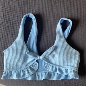 bikini  - säljer denna bikini överdelen från shein som är slutsåld , ( har underdelen också ) köp hela bikinisettet för 150 kr ink frakt eller bara ena delen ❤️ 