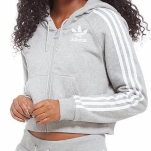Adidas zip crop hoodie - Storlek 34💕 frakt ingår👌