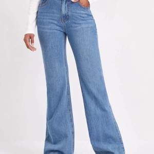 Super snygga jeans! Älskar dom jätte mycket men dom var lite för långt och jag är 166 så skulle passa perfekt för 170. Dom är helt nya och bra kvalite.