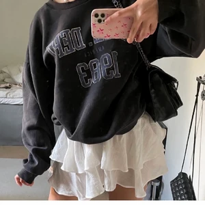 Sweatshirt  - Slutsåld!!!! Så mysig, sparsamt använd💕💕 Storlek L så den blir lite oversized!😋😋