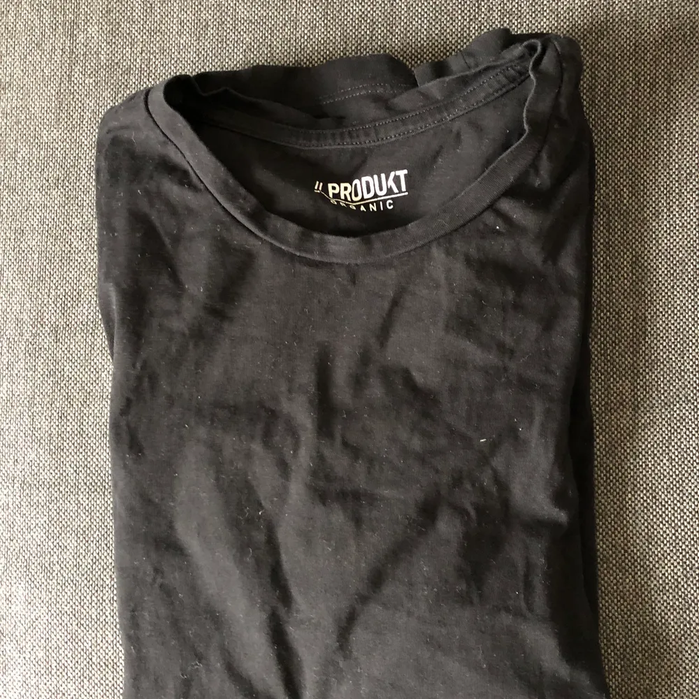 Snygg svart basic T-shirt från produkt organic . T-shirts.