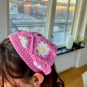Virkat hårband - Passar perfekt nu till sommaren. I färgerna rosa vit och gul❤️❤️