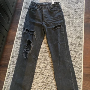 zara jeans - säljer zara jeans storlek 36 för 100 och köparen står för frakten.