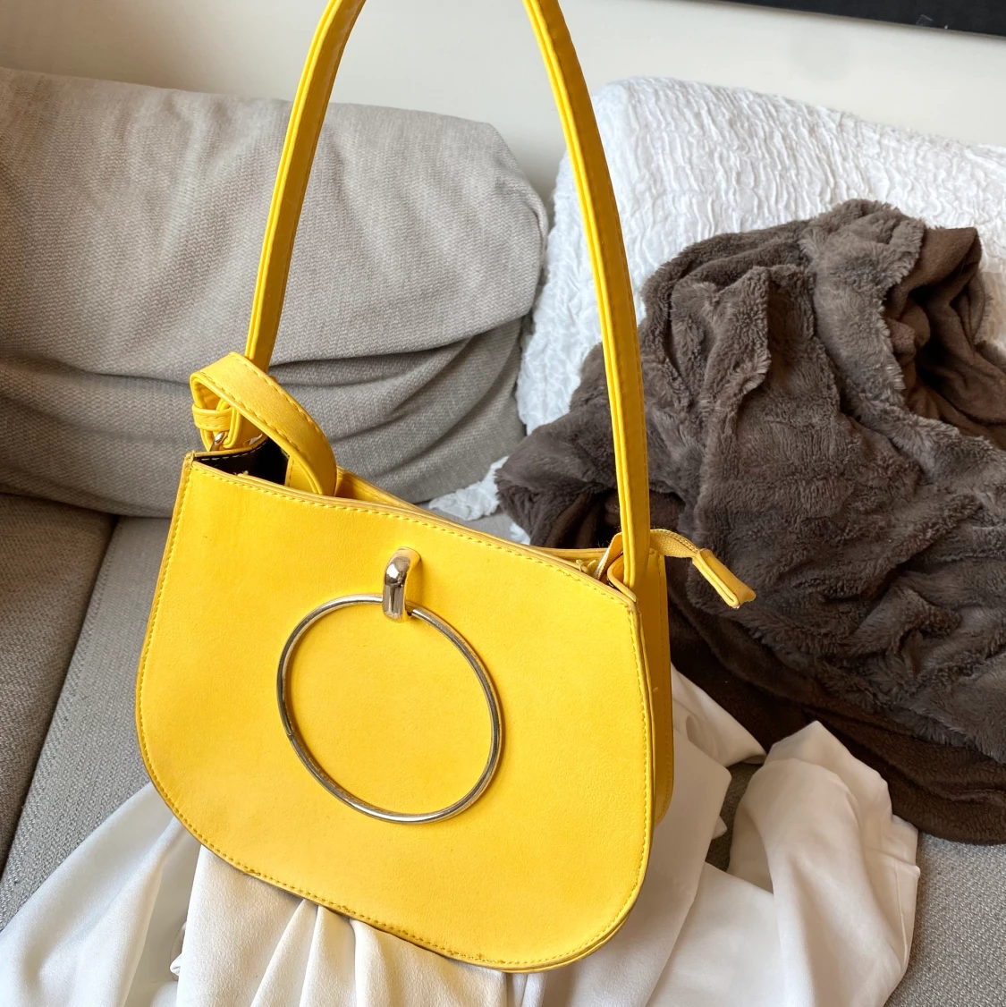 Gul väska 