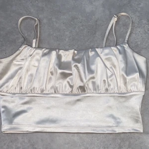 Silkes topp  - Säljer denna silkes topp endast testad, säljer på grund av att den inte kommer till användning. 50 kr + frakt