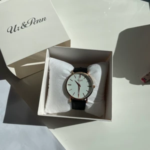 Klocka - Väldigt fin och trendig klocka som inte kommer till användning. Passar till alla möjliga outfits och lägger till en fin detalj. 🥰 OBS behöver byte av ”batteri/drivkälla”. Köpare står för frakt.❤️