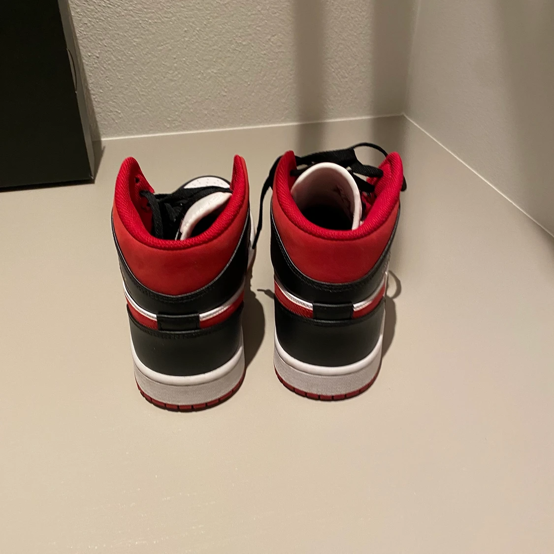 Jordan 1 mid  - 91