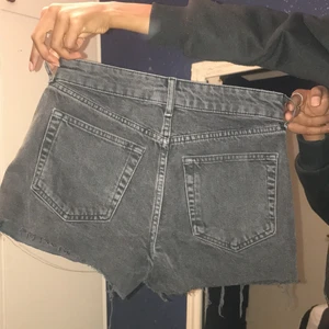 Ett par svarta shorts från gina  - Oanvända 