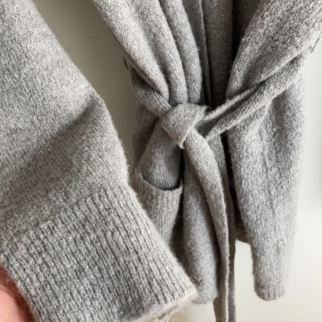Grå stickad kofta från B.Young - 91