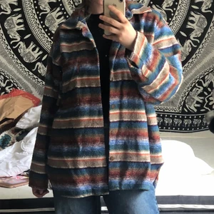 Oversized skjorta  - Oversized skjorta, lite tjockare tyg och världens härligaste färger! Passar även perfekt som tunnare jacka nu till hösten :) Jag kan mötas upp i Göteborg, annars tillkommer frakt 💕