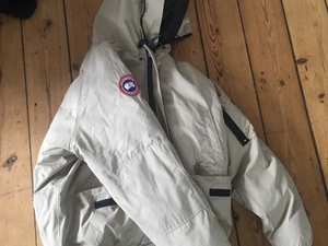 Canada Goose  - Buda i kommentarerna !