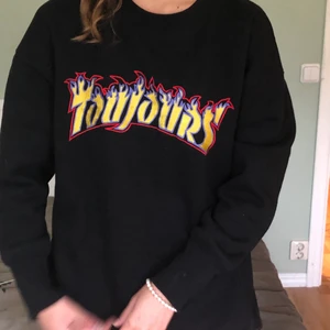 Sweatshirt  - Ascool thriftad tröja med broderad text🔥 sitter snyggt oversize. Frakt tillkommer!