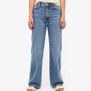 Säljer mina yoko jeans från Monki. De är i storlek 26 men eftersom att de är tvättade så är dem smått ihopdragna. De säljs för 400kr och jag säljer de för 100kr. Exklusive frakt.