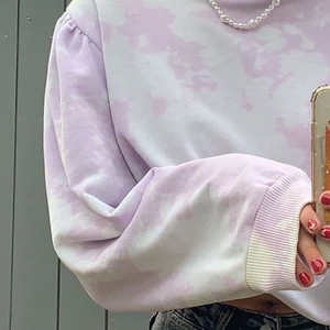 Lina sweatshirt! - Söt lila sweatshirt, passar storlekarna xs-m ca. Köparen står för frakt!