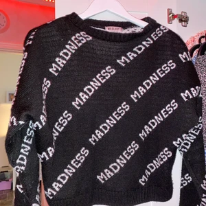 Stickad tröja  - Snygg stickad tröja från Madlady, den ser väldigt genomskinlig ut men det är den verkligen inte💘kom privat för privata bilder! Den är använd få gånger och köparen står för frakten! Köpt för 299kr o säljer för 100kr💘