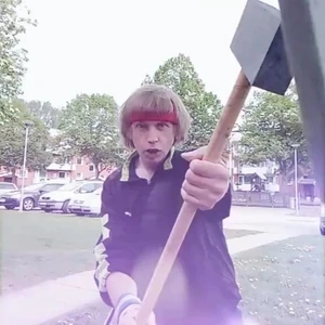 Säljer hammare, glasögon och även himlen - Tam hammare och fina glasögon!! Och himlen/gud på köpet