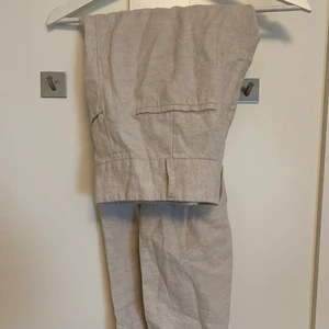 Linnebyxa - Linnebyxa från Mango. Storlek 38. Rak modell