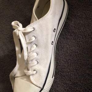 Vita skor i storlek 38