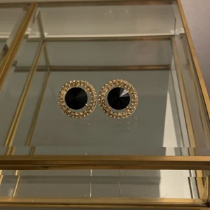 Snö of Sweden  - Örhängen från Snö of Sweden, 100kr 🖤