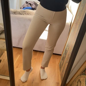 Kostymbyxor  - Beigea kostymbyxor från Boohoo 