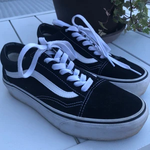 Vans strlk 38 - Svartvita Vans i strlk 38