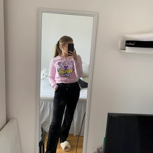 Kenzo tröja rosa  - Rosa kenzo tröja i jätte fint skick, storlek s men skulle säga det är en xs/s. Kan fås billigare vid snabb affär. Kan mötas i Karlstad men kan skickas om köparen står för frakten 
