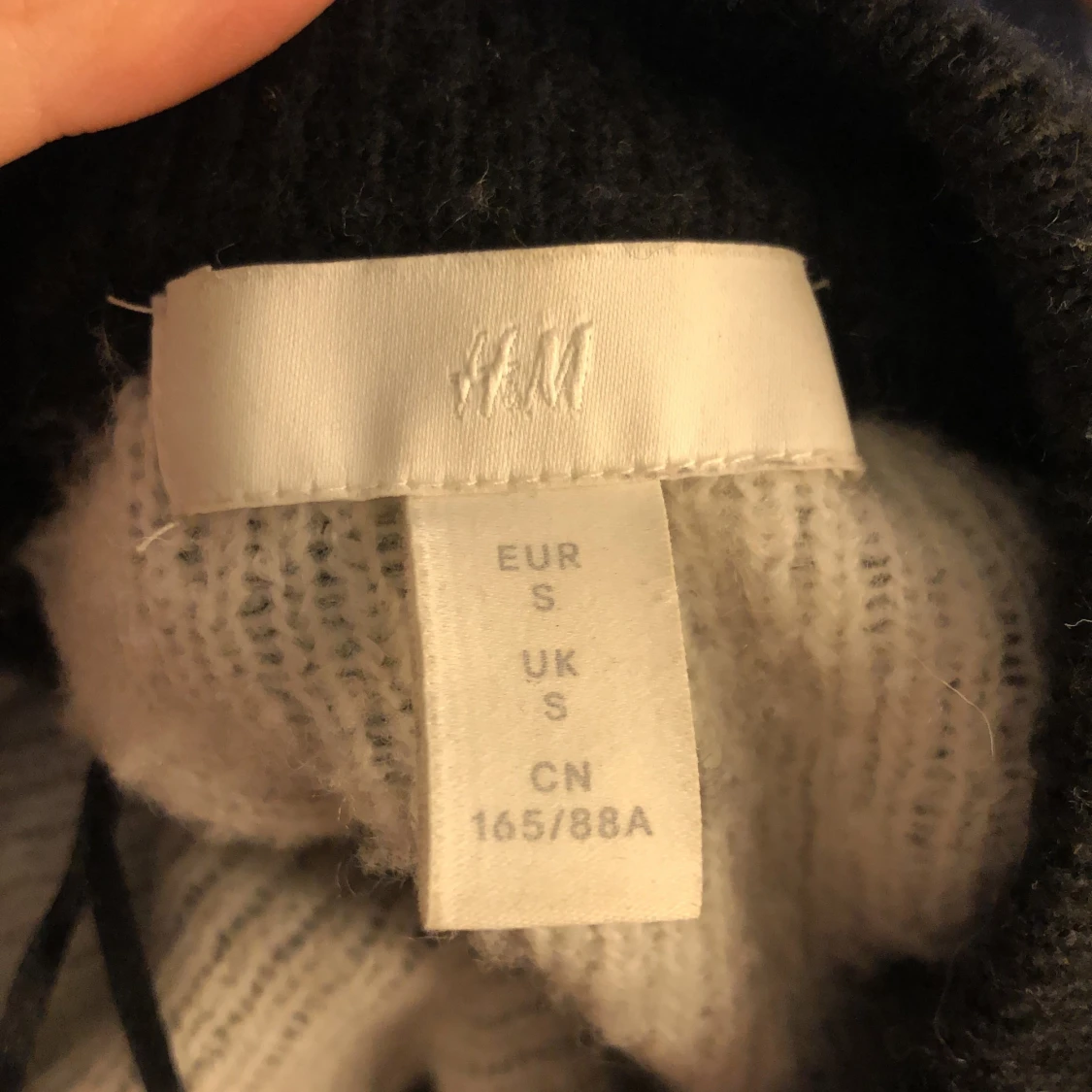 Stickad prickig tröja ifrån HM - 91