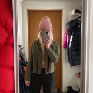 VårJacka - Säljer min as snygga och trendiga  jacka som är perfekt nu till våren💕