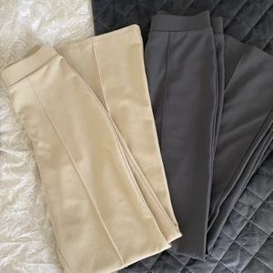 Gråa och beige kostym byxor  - Dom är helt nya! Dom gråa är endast testade och dom i beige är använda en gång! Jätte fina kostym byxor. Båda är i storlek XS. Båda för 250 eller 150kr  styck 