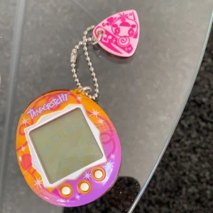 Tanagotchi med ett fodral<3 - Lägg ett bud vet ja 🤪