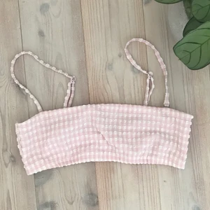 Bikini-överdel från & other stories - Supersöt bikini-överdel från & other stories. Aldrig använd då den är för liten. Banden är löstagbara💗