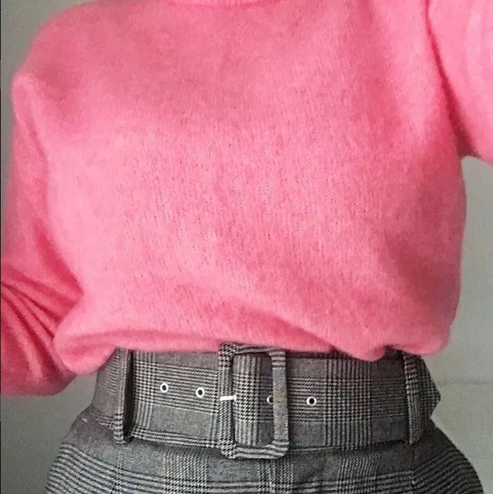 H&m pink mohair wool mix sweater. Size S, but it can easily fit M as it is a bit oversized. I fix the tear on the shoulder which is not noticeable.  Pick up available in Kungsholmen  Please check out my other items! :) . Tröjor & Koftor.