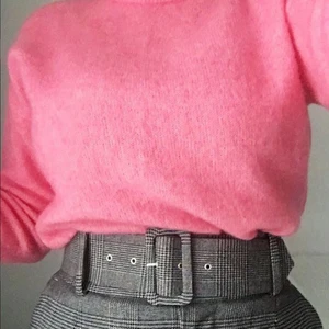 H&m rosa tröja  - H&m pink mohair wool mix sweater. Size S, but it can easily fit M as it is a bit oversized. I fix the tear on the shoulder which is not noticeable.  Pick up available in Kungsholmen  Please check out my other items! :) 