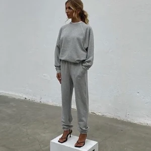 A-dsgn Sweatshirt  - Grå sweatshirt från A-DSGN. Perfekta passformen!!!! Storlek XS men som ni ser är den oversized 😎 köpt för 699kr 