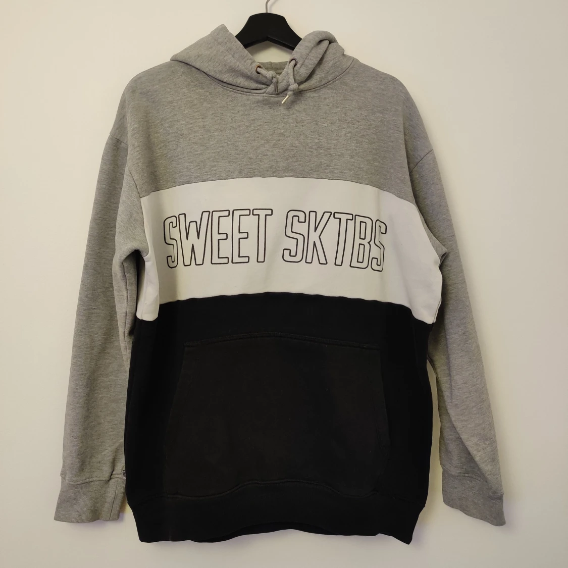 Sweet sktbs hoddie stl M