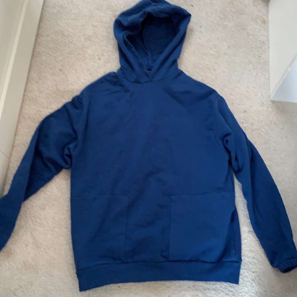 Blå hoodie från asos 